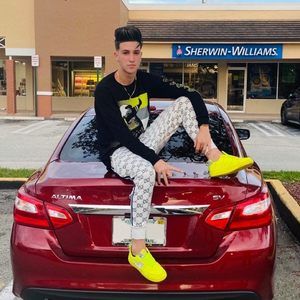 Meet your Posher, Luis